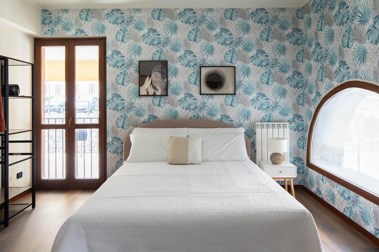Lario's - 10 Suites On Lake Apartment