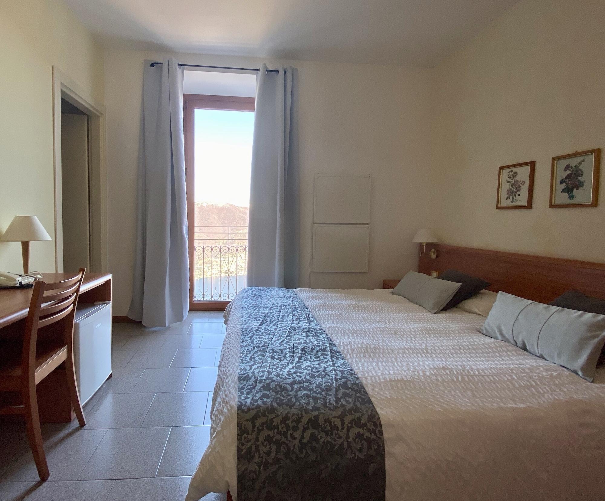 Paradiso Hotel 3*