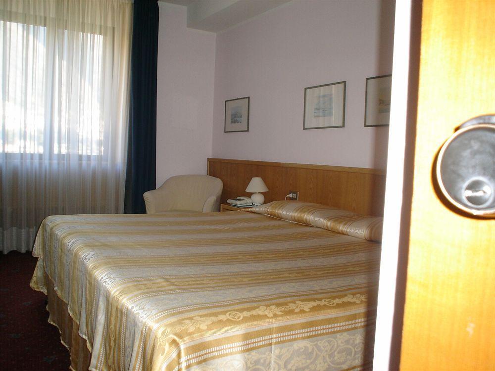 Plinio 3* Laglio