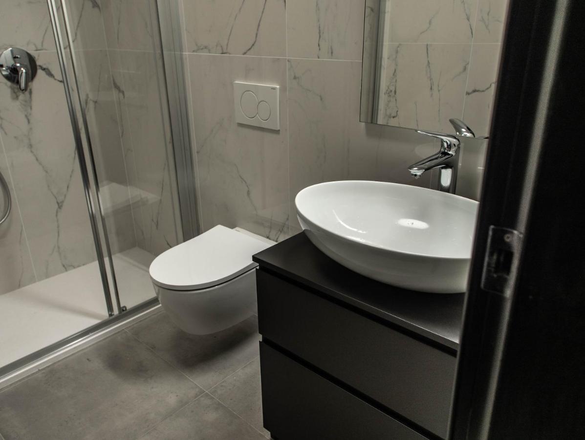 Exclusive 130 Mq With Lake And Domo View + Terrace Apartment