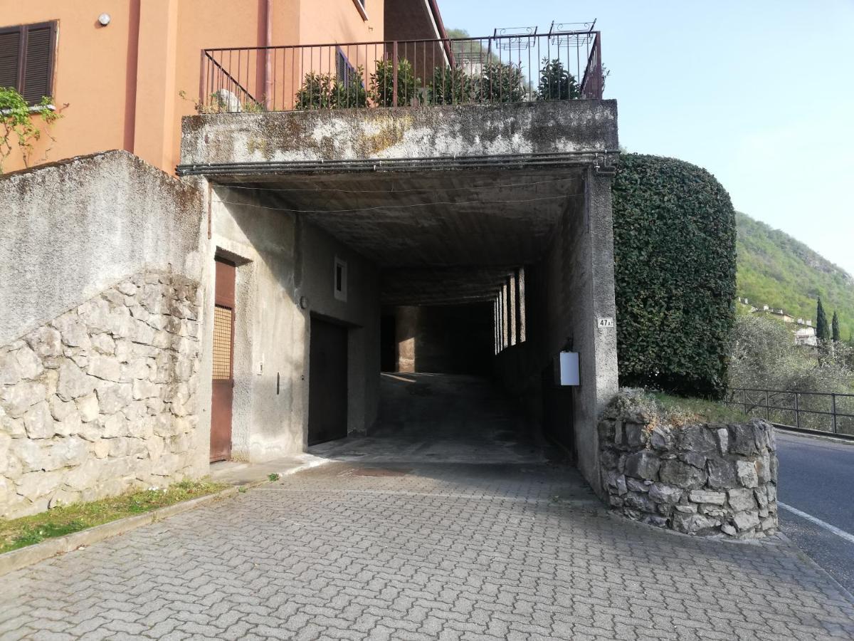 Dream Panorama, Garage In The Center Of