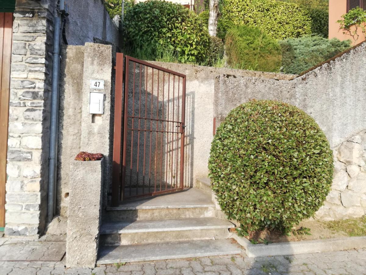 Dream Panorama, Garage In The Center Of