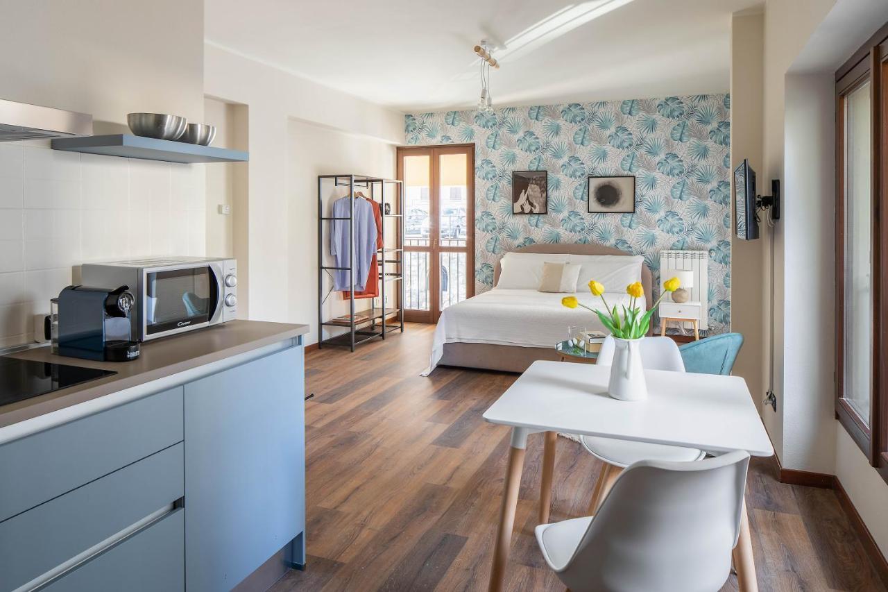 Lario's - 10 Suites On Lake Apartment