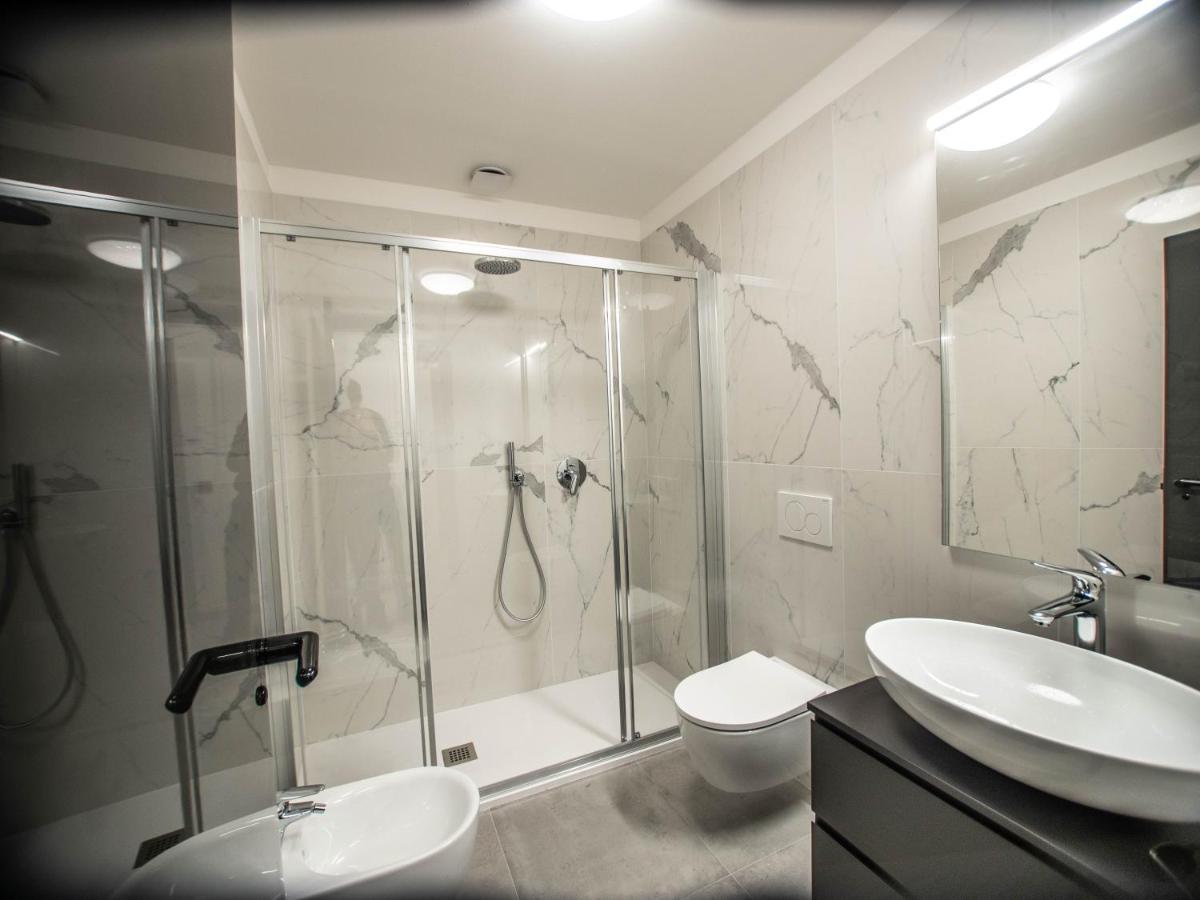 Apartment Exclusive 130 Mq With Lake And Domo View + Terrace *