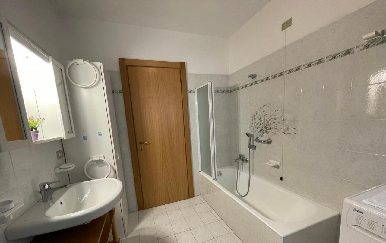 Apartment Cozy With Private Parking On Domaso's Lakeside - Larihome A09 *