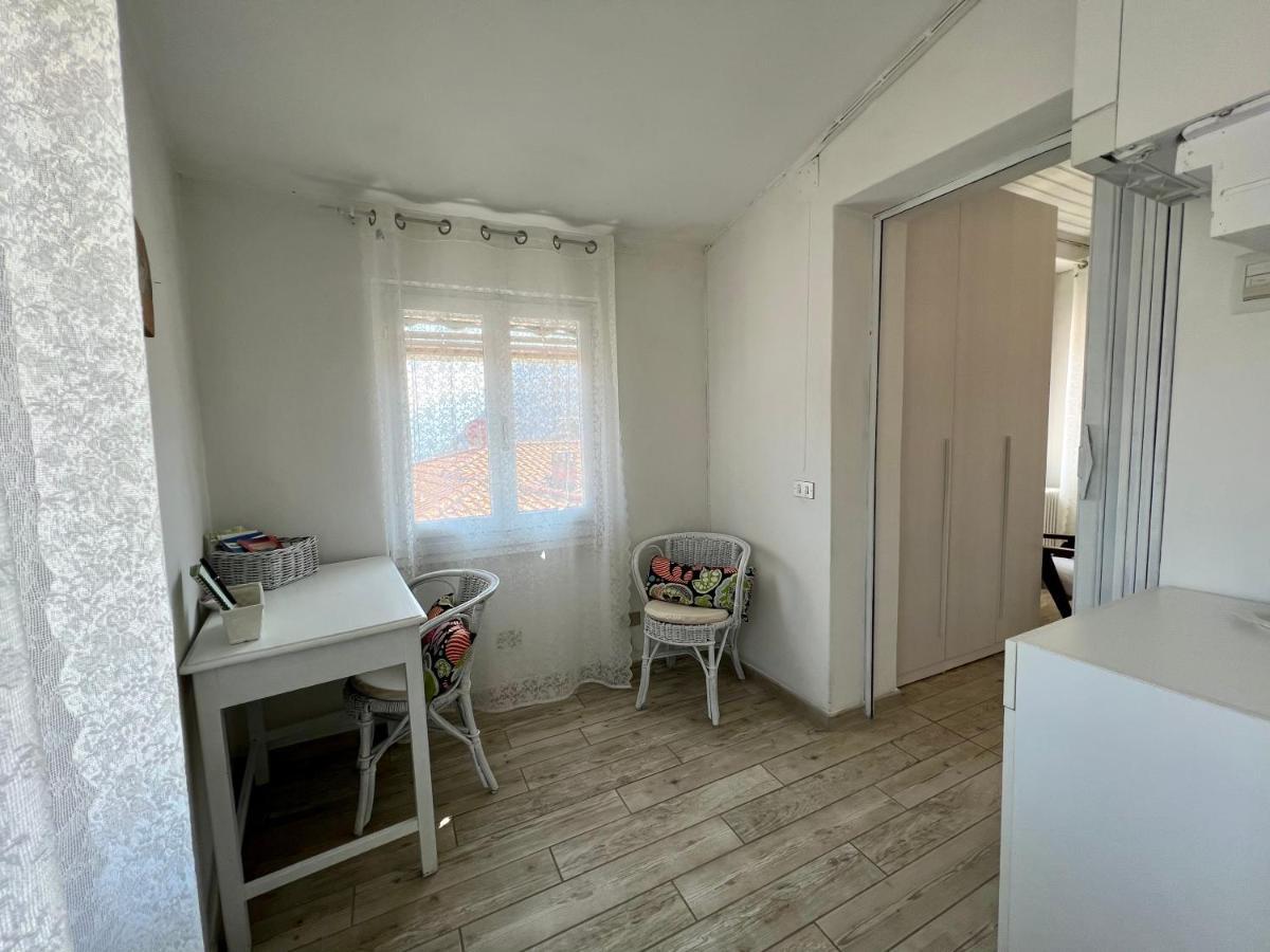 Bianco Apartment *