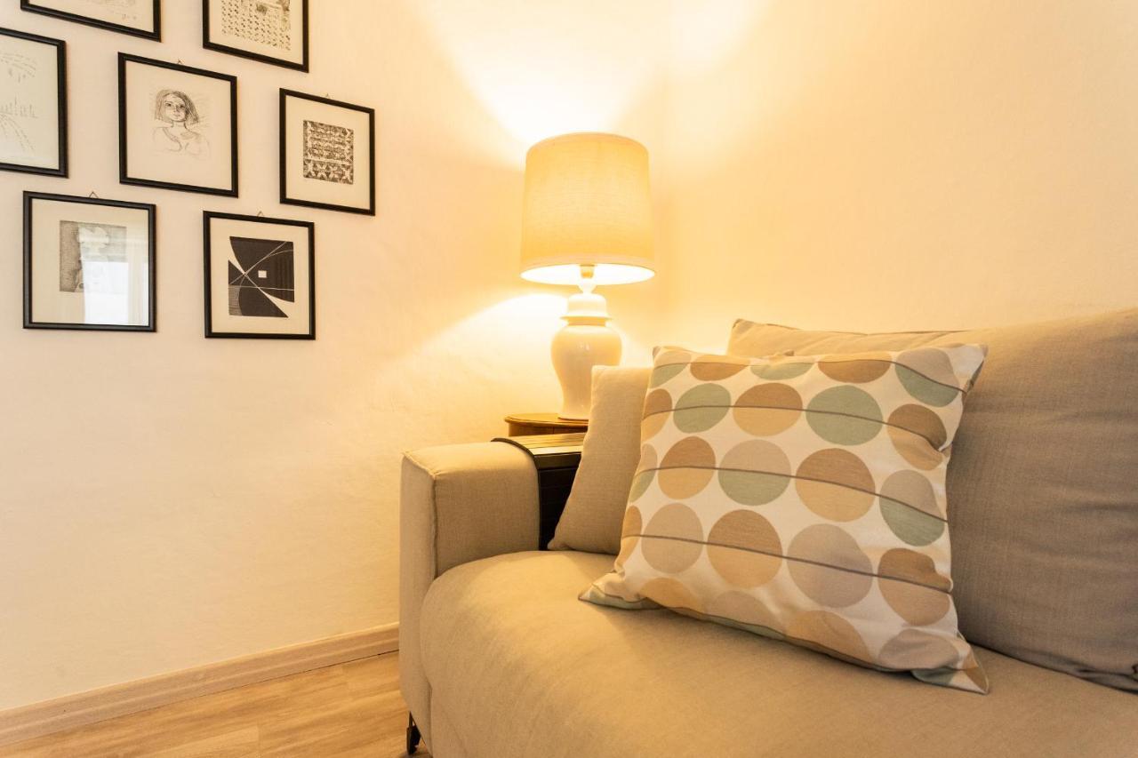 ***** Romantic - Center