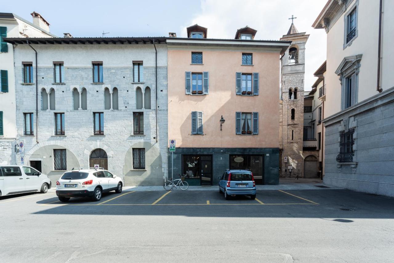 ***** Romantic - Center Apartment Como
