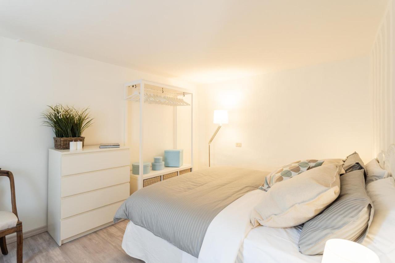 ***** Romantic - Center