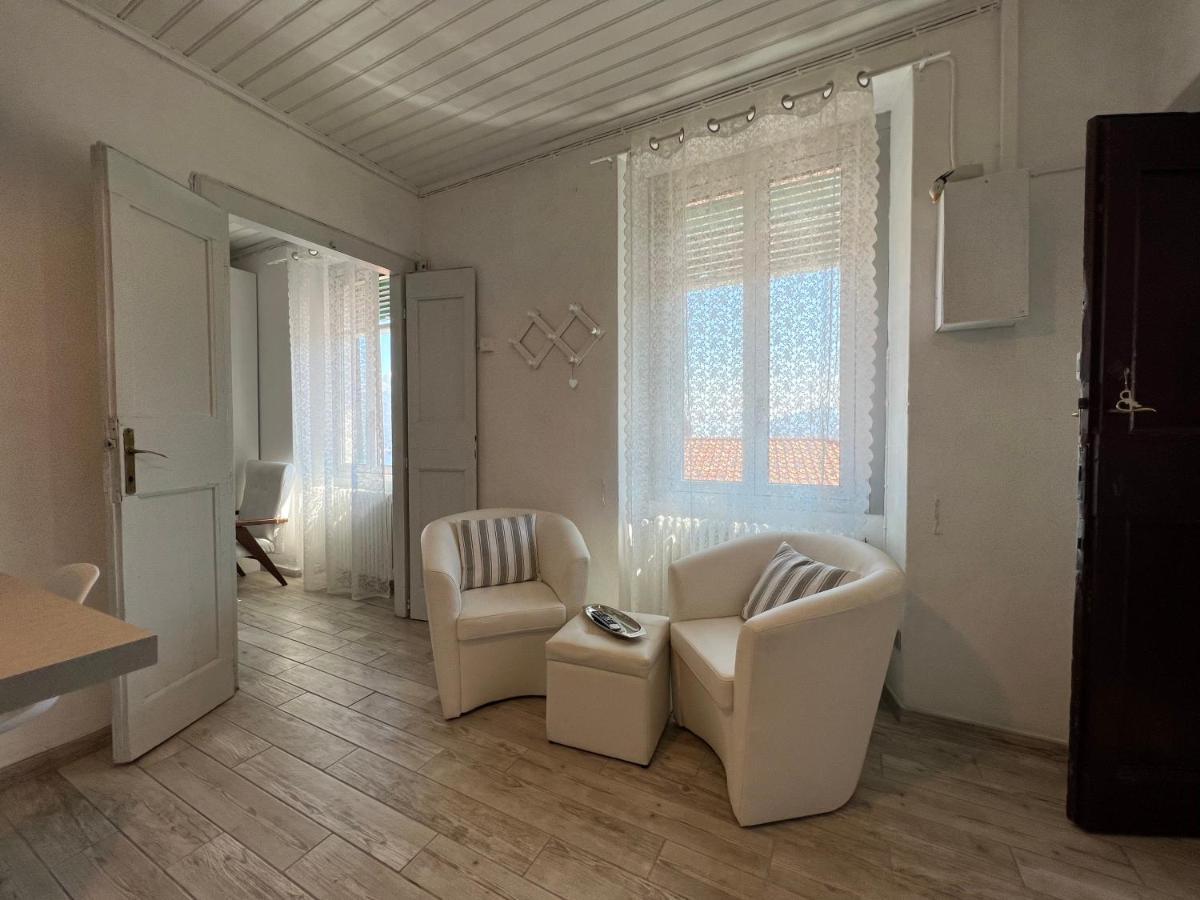 Bianco Apartment *