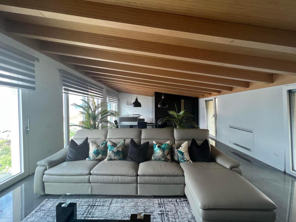 Luxury Lakefront Penthouse * Lezzeno