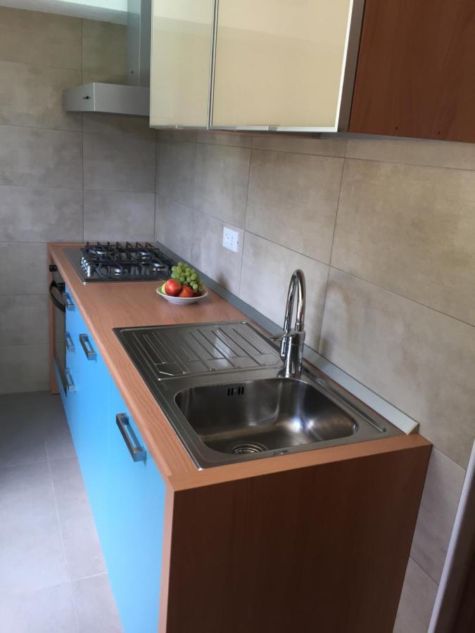 Eden Jacuzzi Pool & Private Parking Apartment