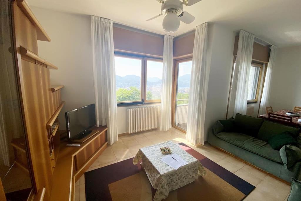 King Bed Panoramic & Free Parking Apartment