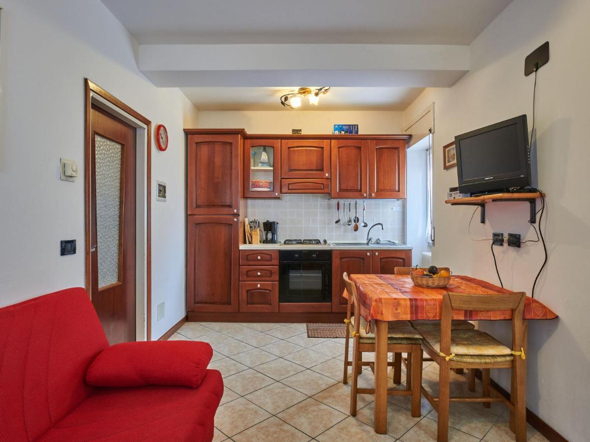 Marta - Gla160 By Interhome * Gera Lario