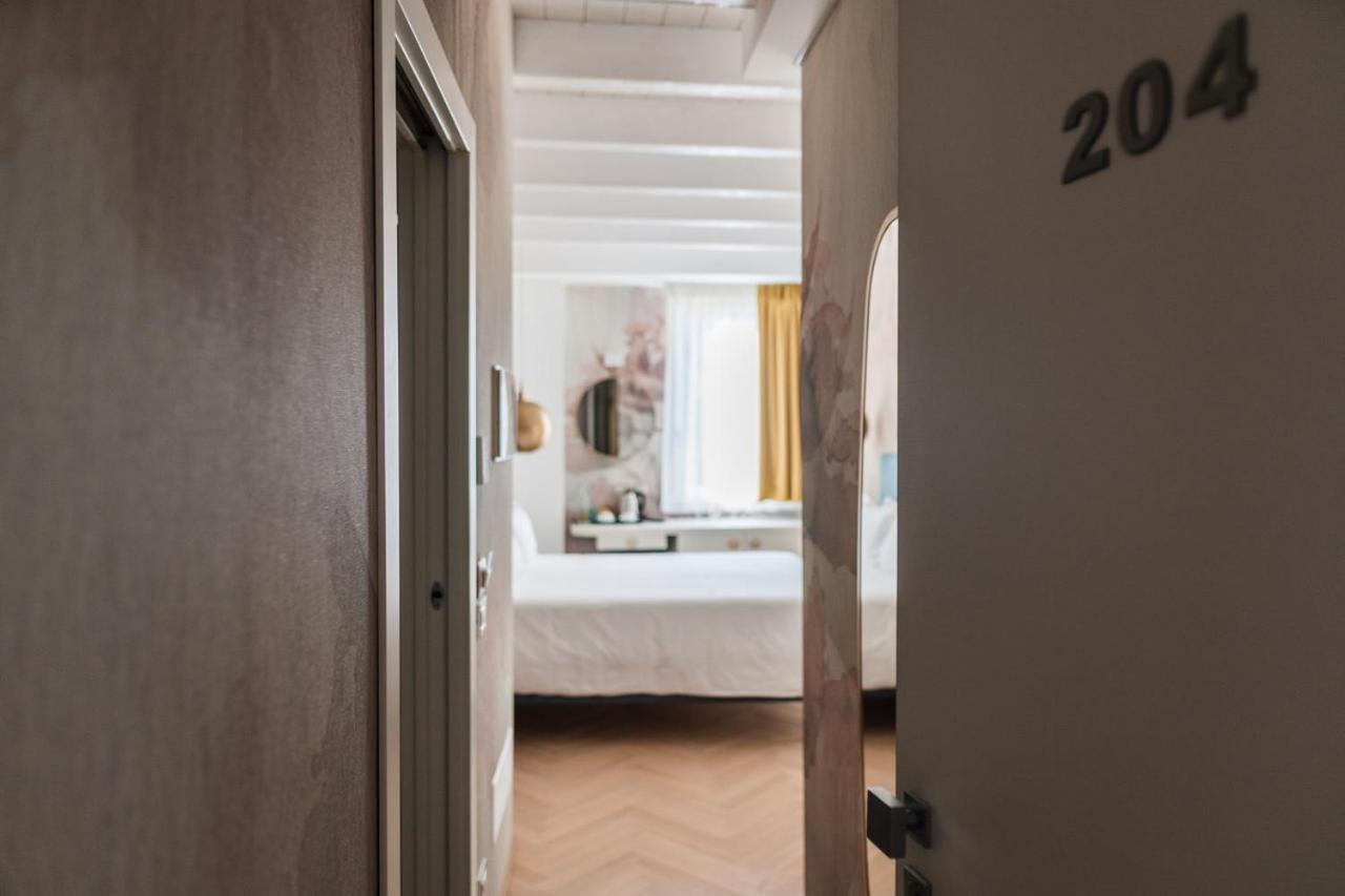 Luxury Rocopom - Front Hotel