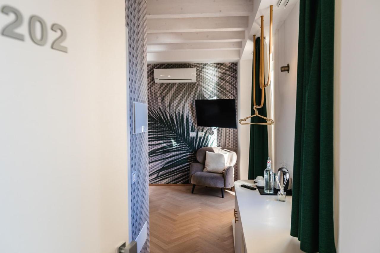 Hotel Luxury Rocopom - Front