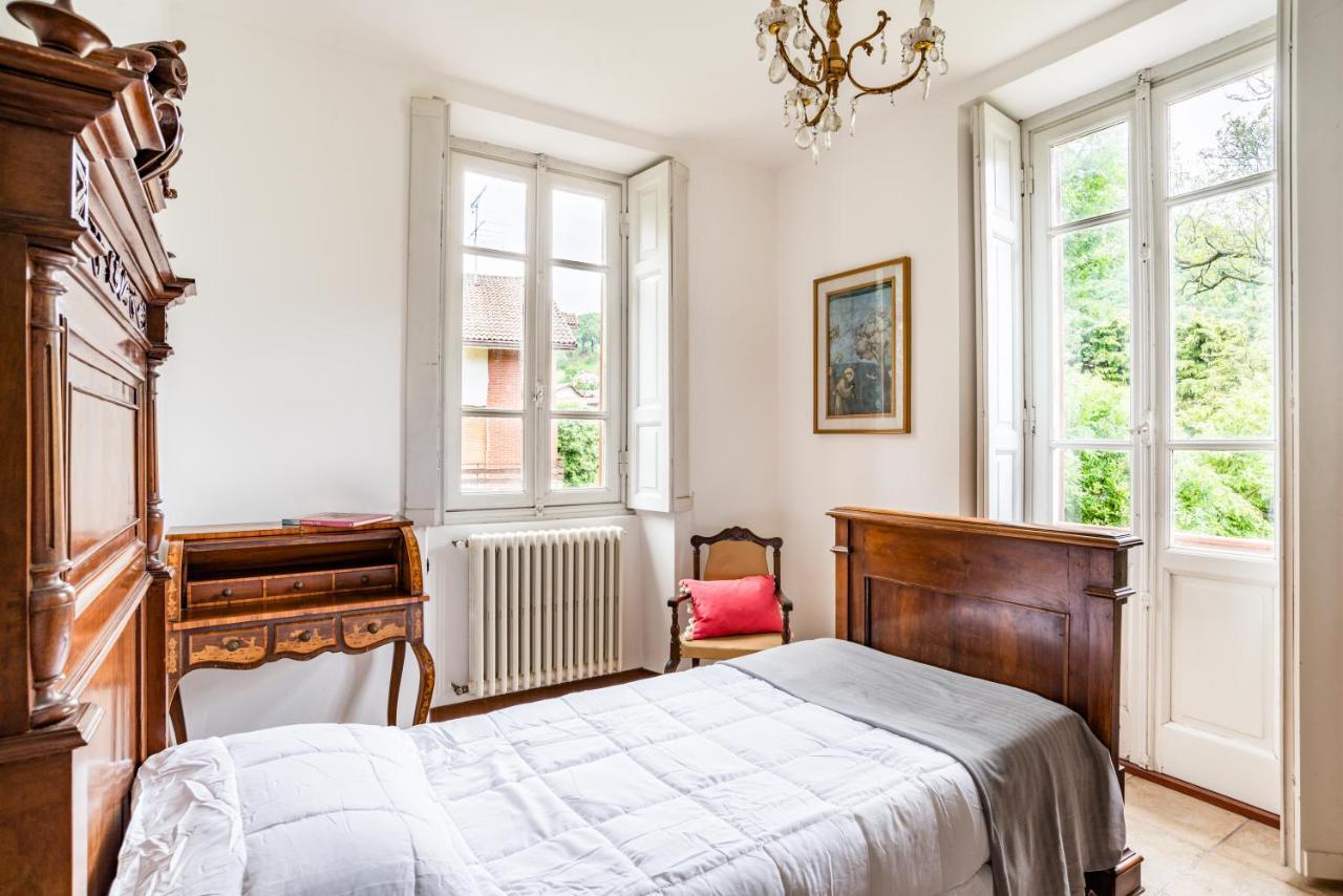 Roomy '900 House Surrounded By Greenery With Parking! Barni