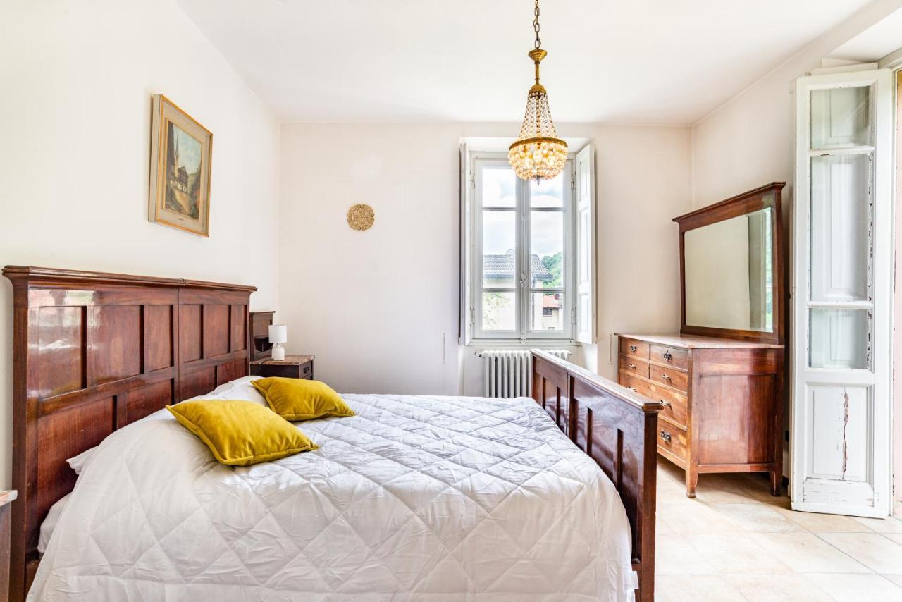 Roomy '900 House Surrounded By Greenery With Parking! Apartment