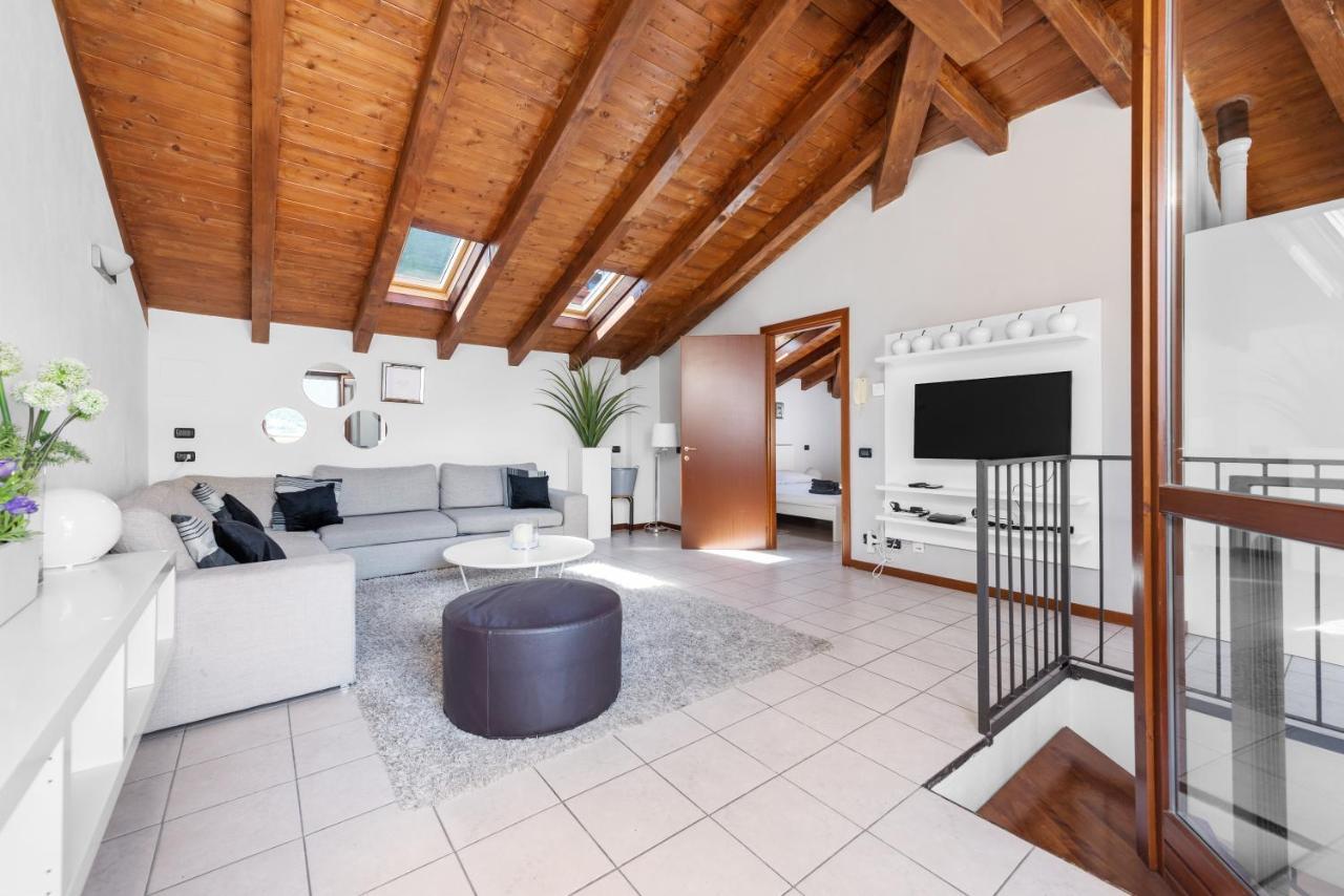 Casacamelia 35, 3 Bdrm With View Lake Como * Acquaseria