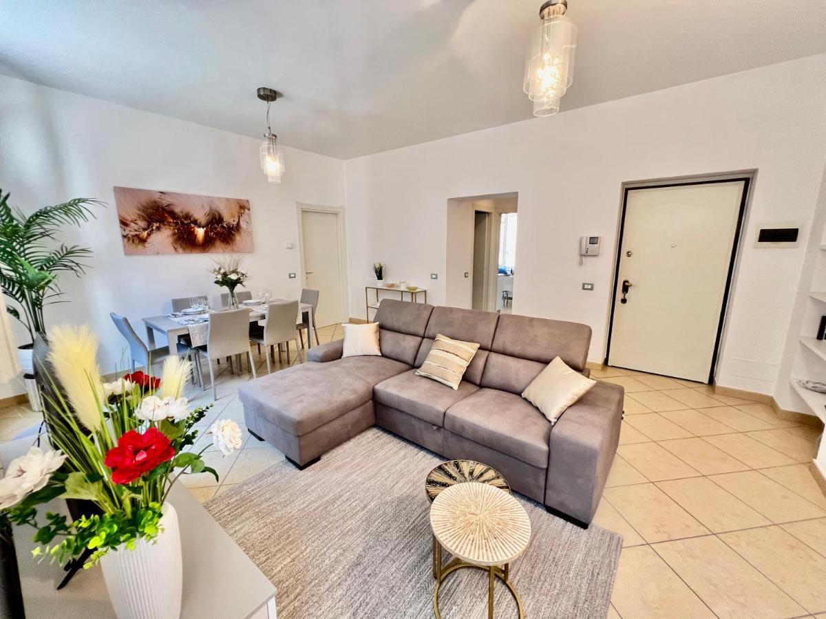 Apartment Divina Luxury With Jacuzzi Near The Como