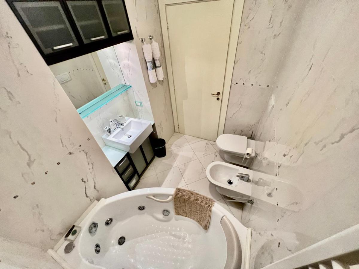 Apartment Divina Luxury With Jacuzzi Near The *
