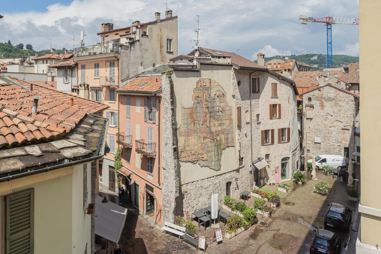 By Rent * Côme