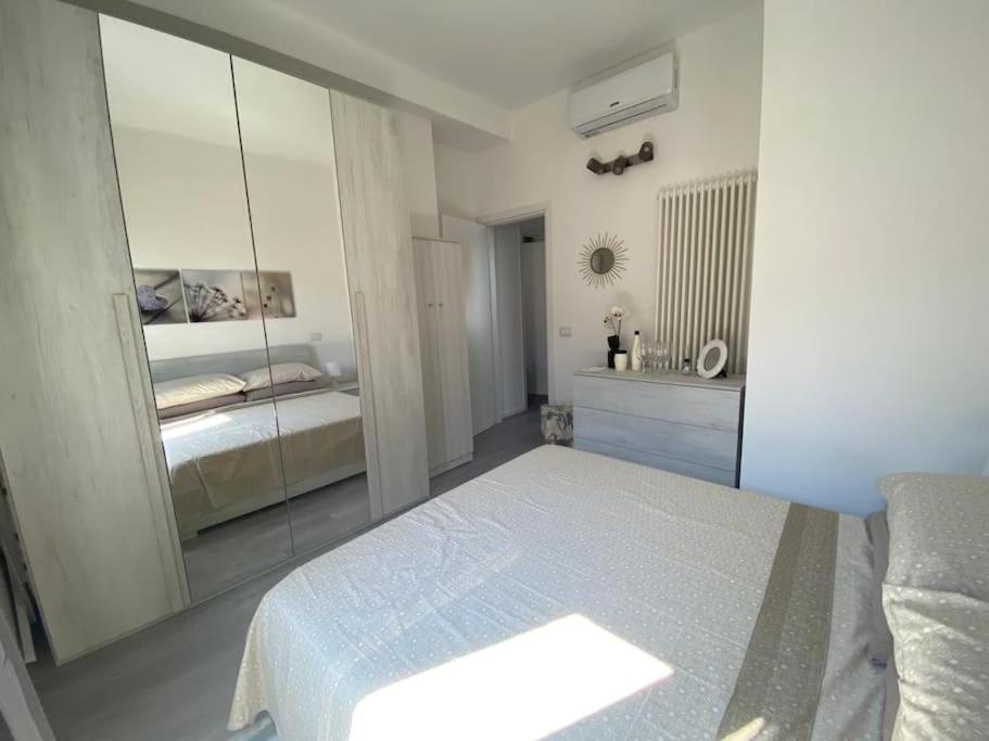 Comfy Brand New Equipped Apartment Como