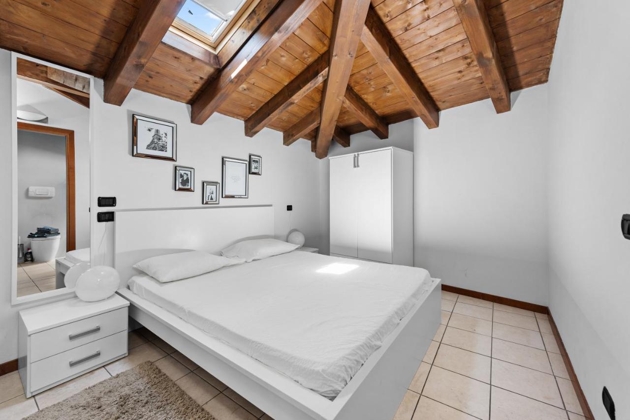 Casacamelia 35, 3 Bdrm With View Lake Como *