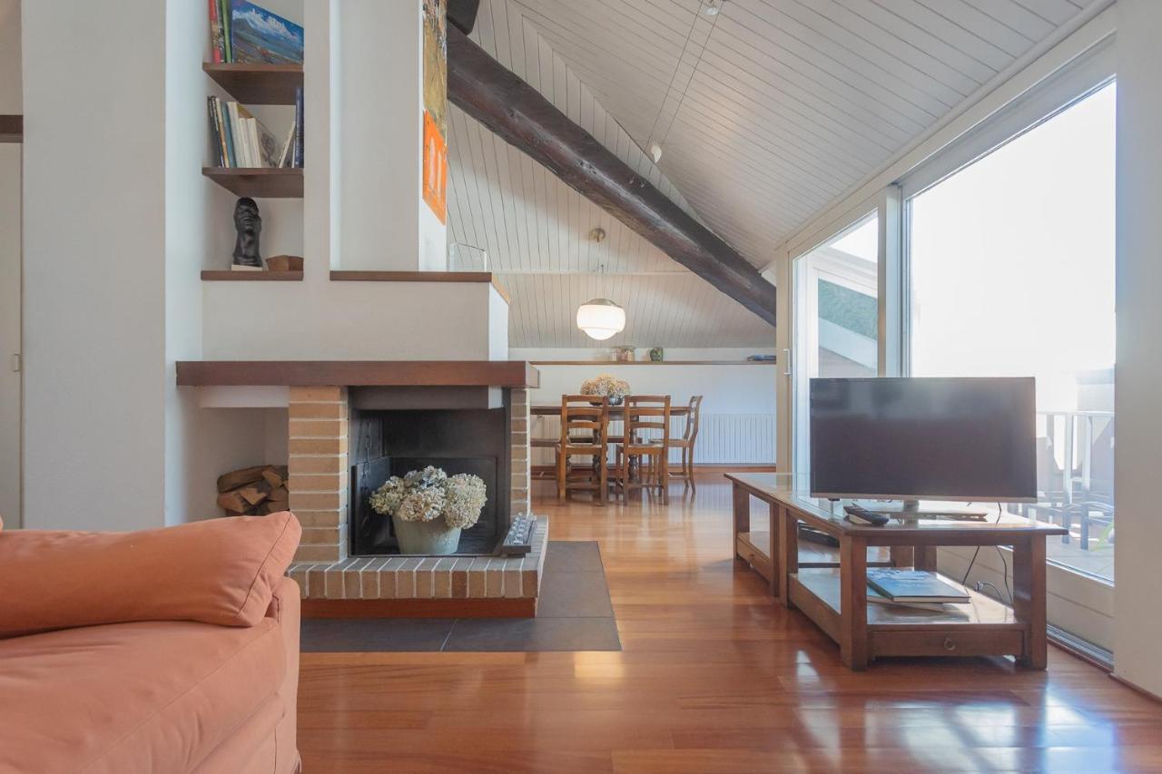 La Mansarda By Rent Apartment Como