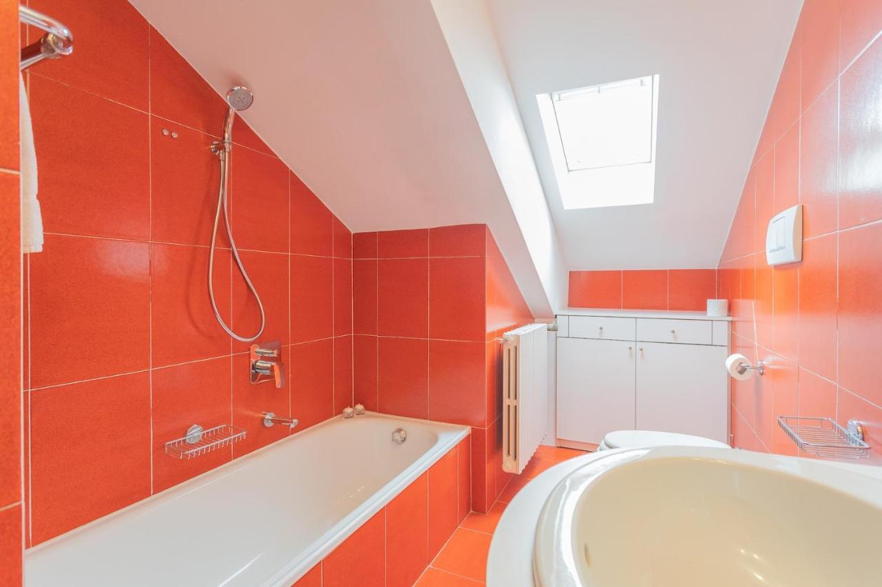 La Mansarda By Rent Apartment Como