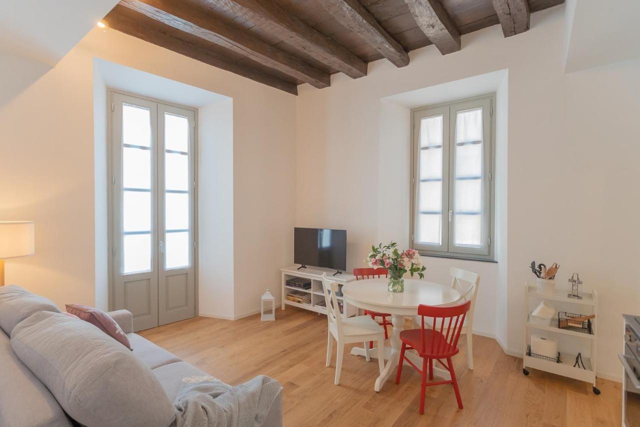 Independence With Balcony By Rent Apartment *