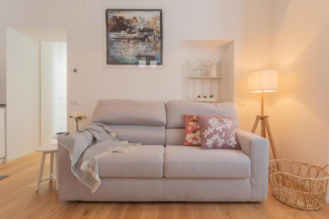 Independence With Balcony By Rent * Como
