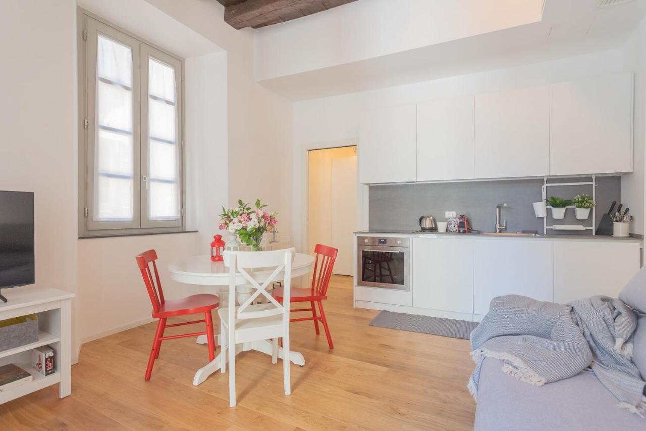 Independence With Balcony By Rent Como