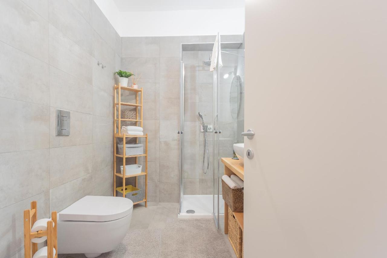 Apartment Independence With Balcony By Rent *