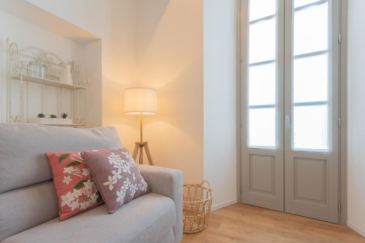 Independence With Balcony By Rent Apartment Como