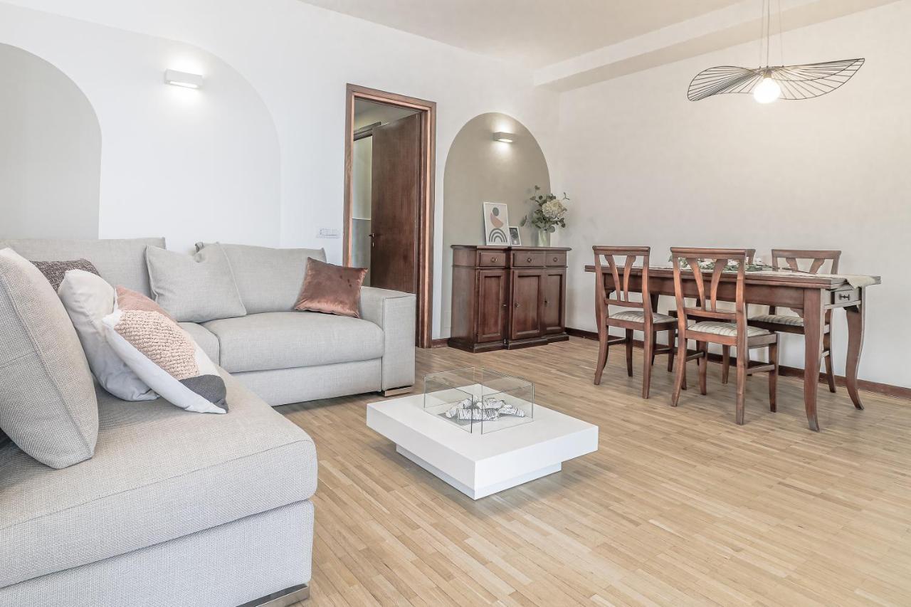 Stunning View Lakeside - Larihome A11 Apartment Gravedona