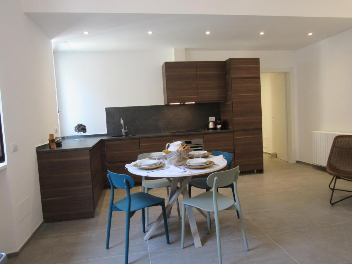 Make A Wish - Near The Center With Private Parking Apartment Como
