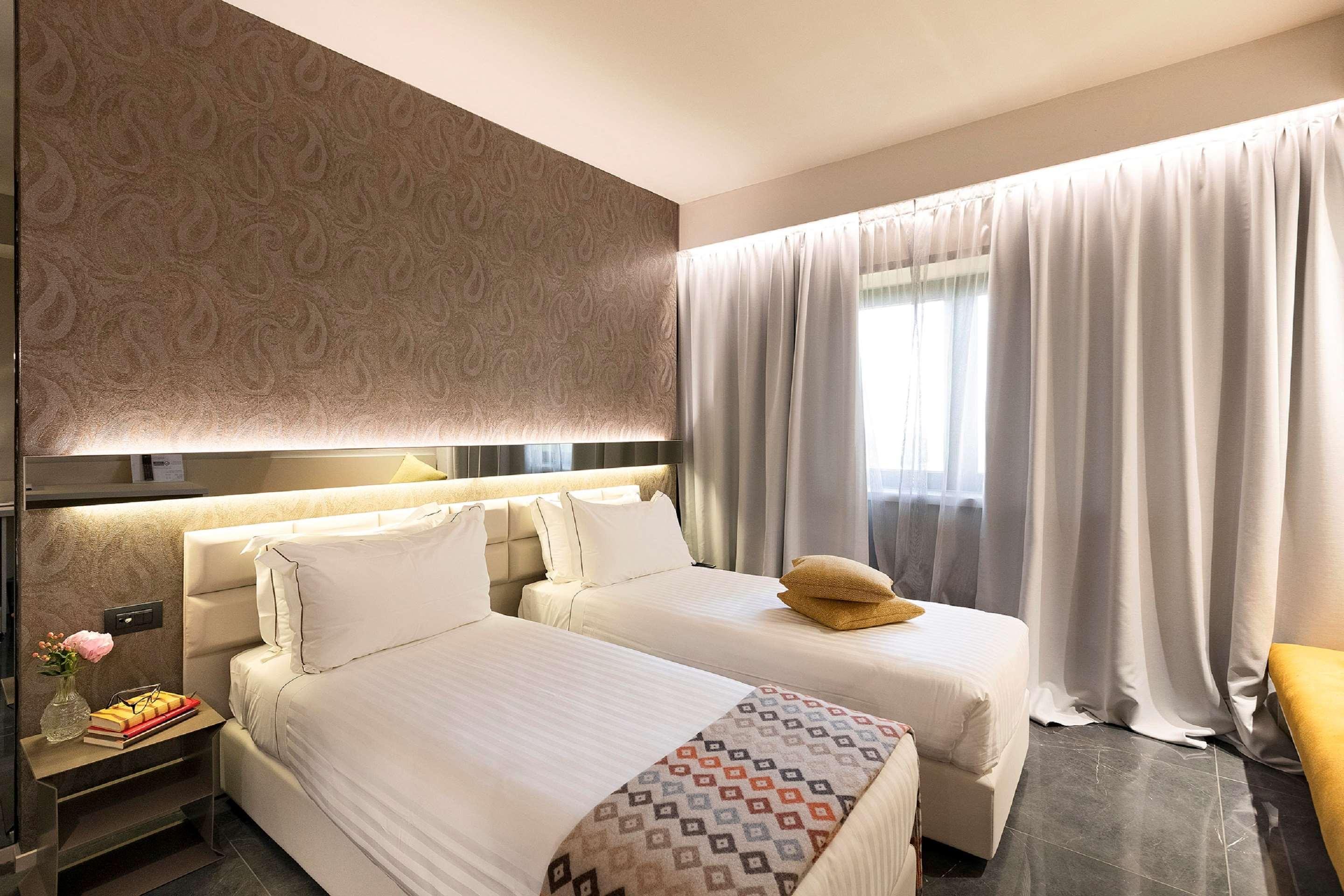 Hotel & Co