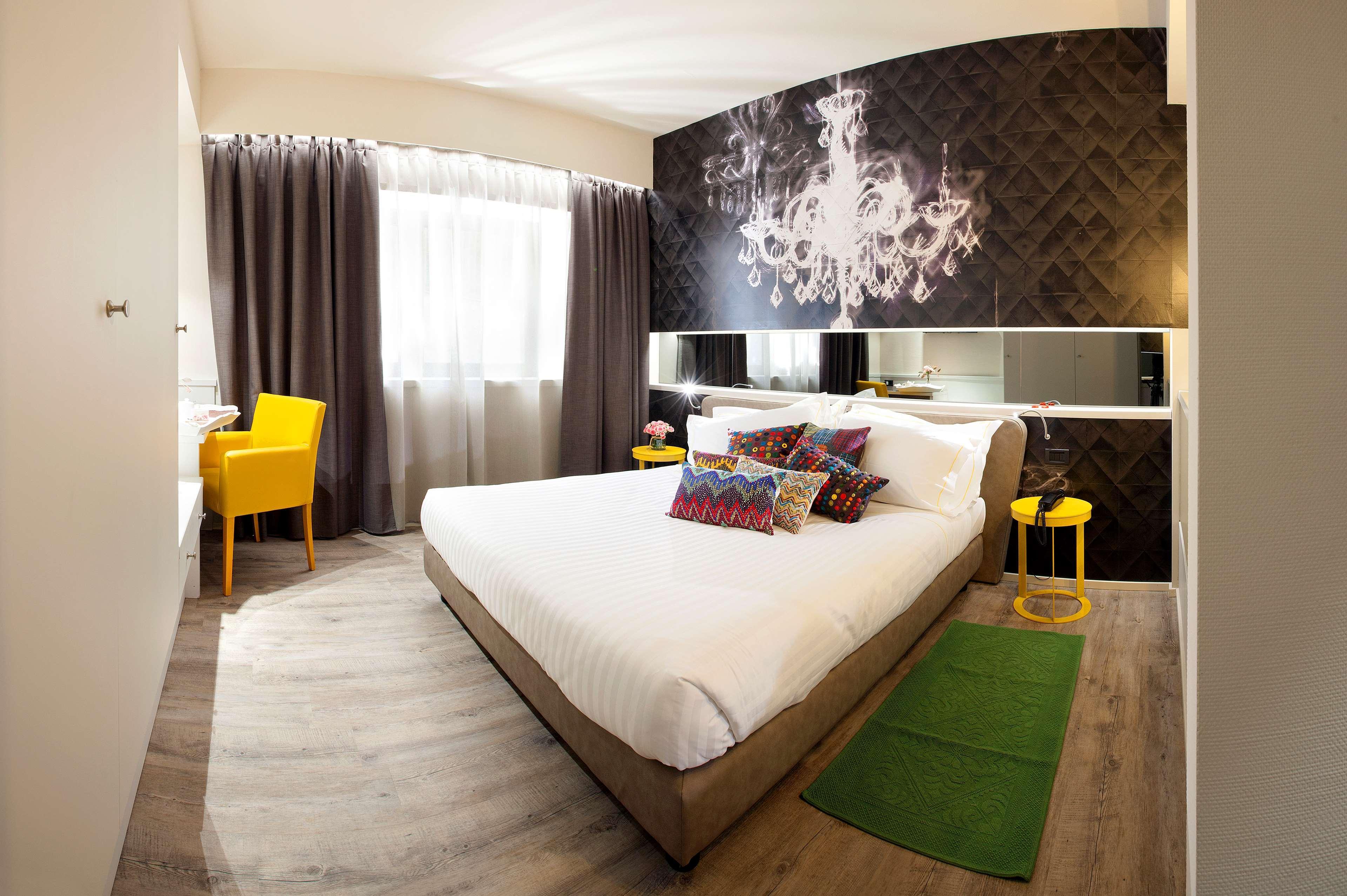 Hotel & Co