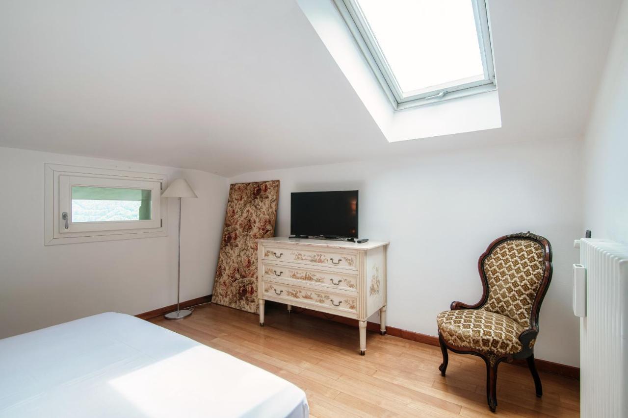 Apartment I D'a Charming Penthouse - View- Como- House-130 Mt-2 Double Bedrooms And 2 Double Bathrooms A Spacious Living Room-full Equipped Kitchen-private Garden And Terrace-private Covered Parking *