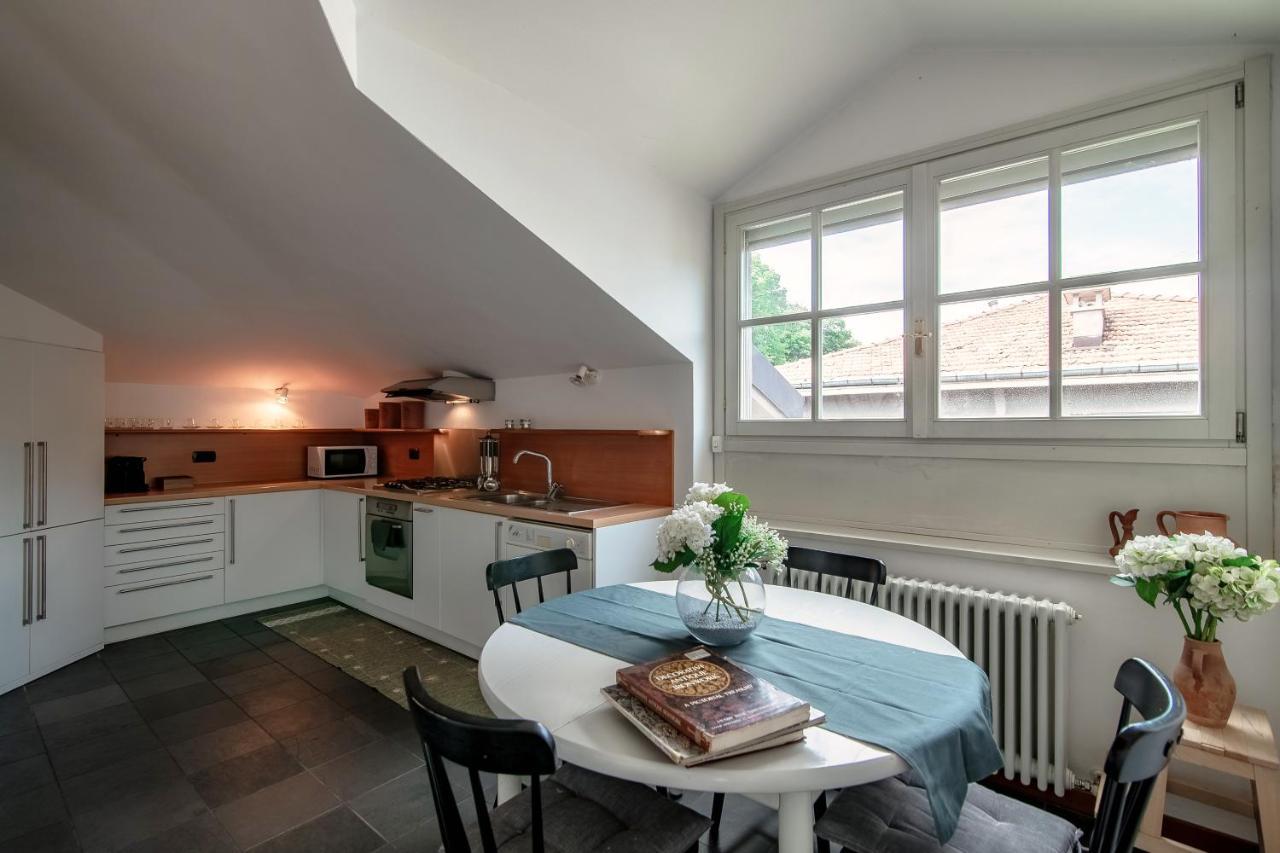 Apartment I D'a Charming Penthouse - View- Como- House-130 Mt-2 Double Bedrooms And 2 Double Bathrooms A Spacious Living Room-full Equipped Kitchen-private Garden And Terrace-private Covered Parking