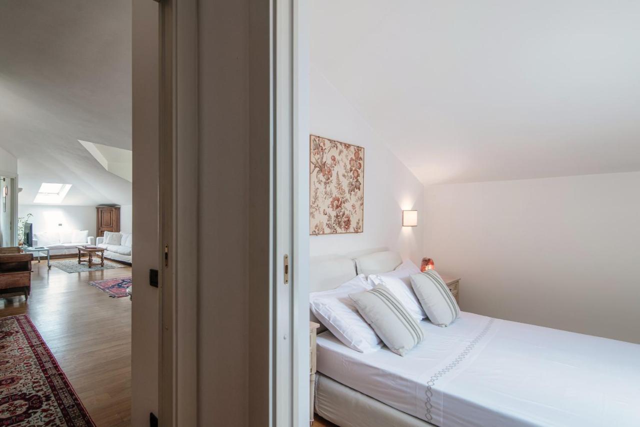 I D'a Charming Penthouse - View- Como- House-130 Mt-2 Double Bedrooms And 2 Double Bathrooms A Spacious Living Room-full Equipped Kitchen-private Garden And Terrace-private Covered Parking Apartment Como