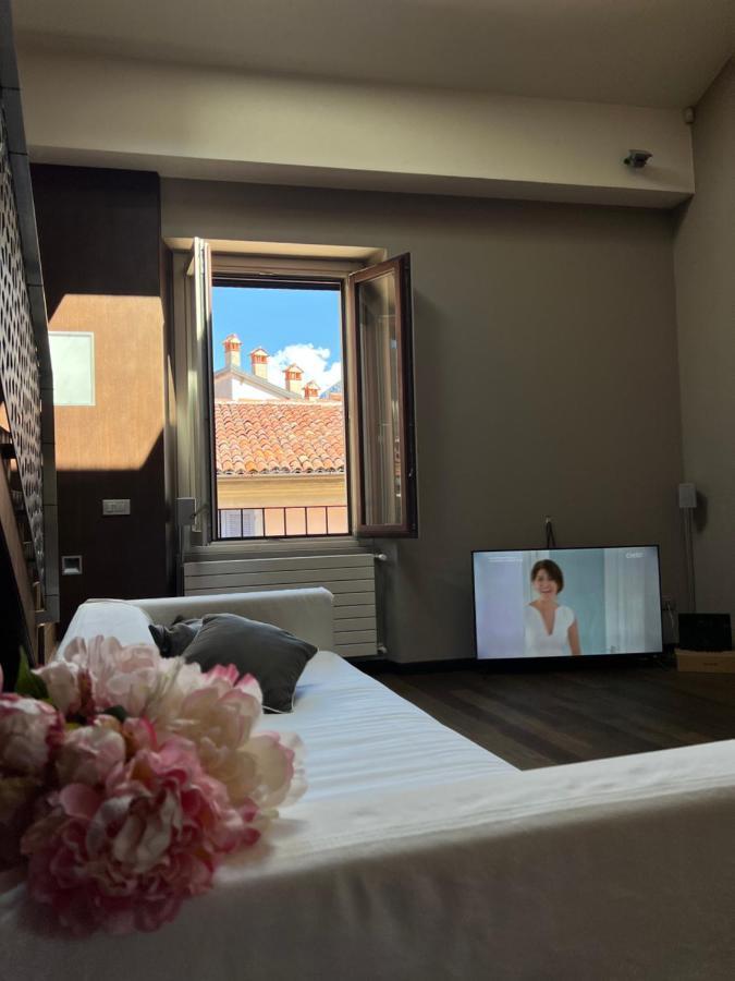 Casa Cavour - Downtown Design Penthouse * Lecco