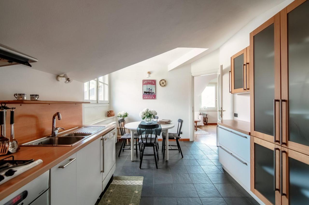 Apartment I D'a Charming Penthouse - View- Como- House-130 Mt-2 Double Bedrooms And 2 Double Bathrooms A Spacious Living Room-full Equipped Kitchen-private Garden And Terrace-private Covered Parking Como