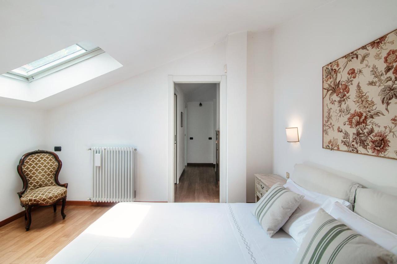 I D'a Charming Penthouse - View- Como- House-130 Mt-2 Double Bedrooms And 2 Double Bathrooms A Spacious Living Room-full Equipped Kitchen-private Garden And Terrace-private Covered Parking Apartment *