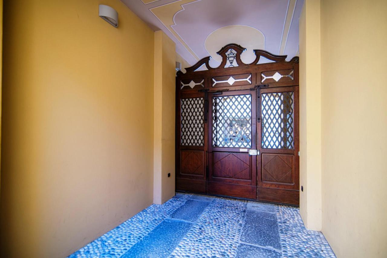 Sky Attic 72 - The House Of Travelers * Como