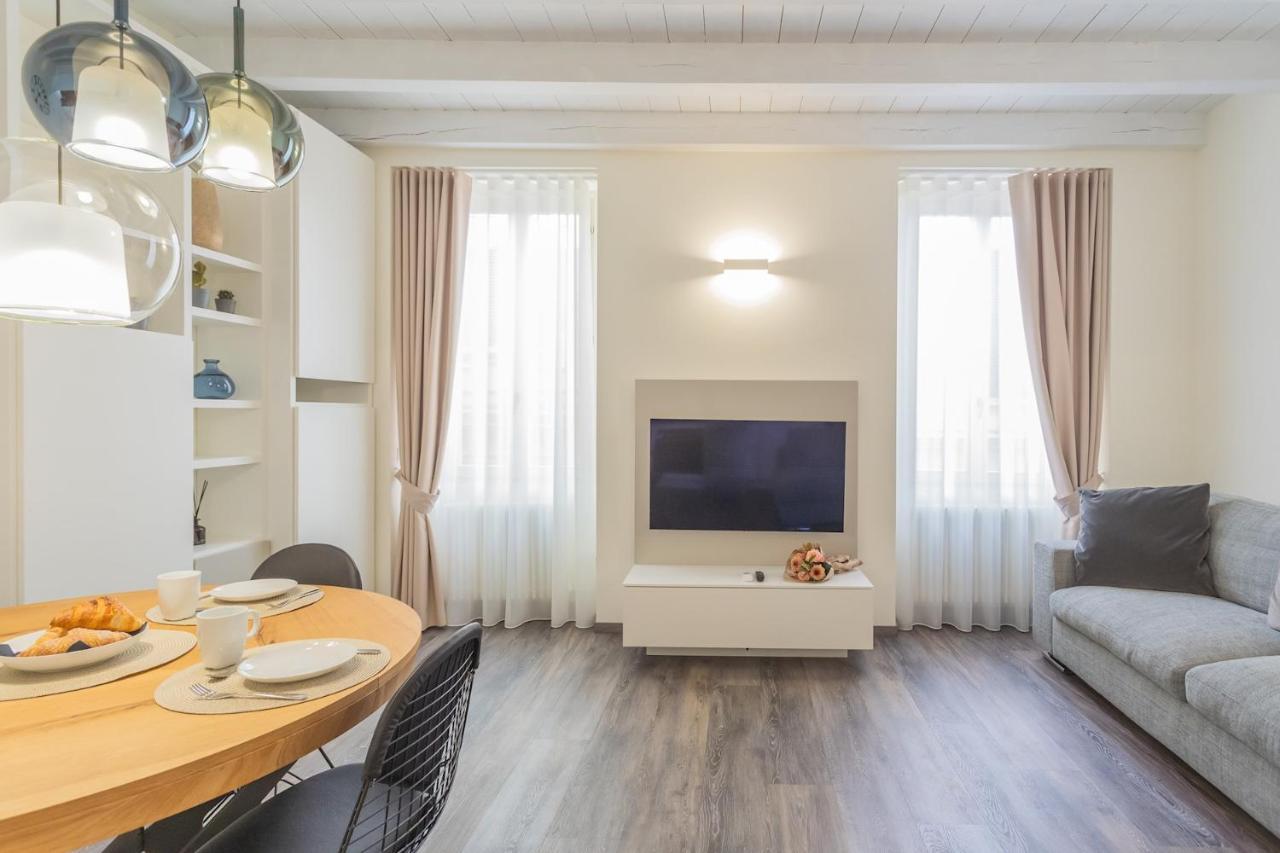 Modern & Stylish In By Rent Apartment Como