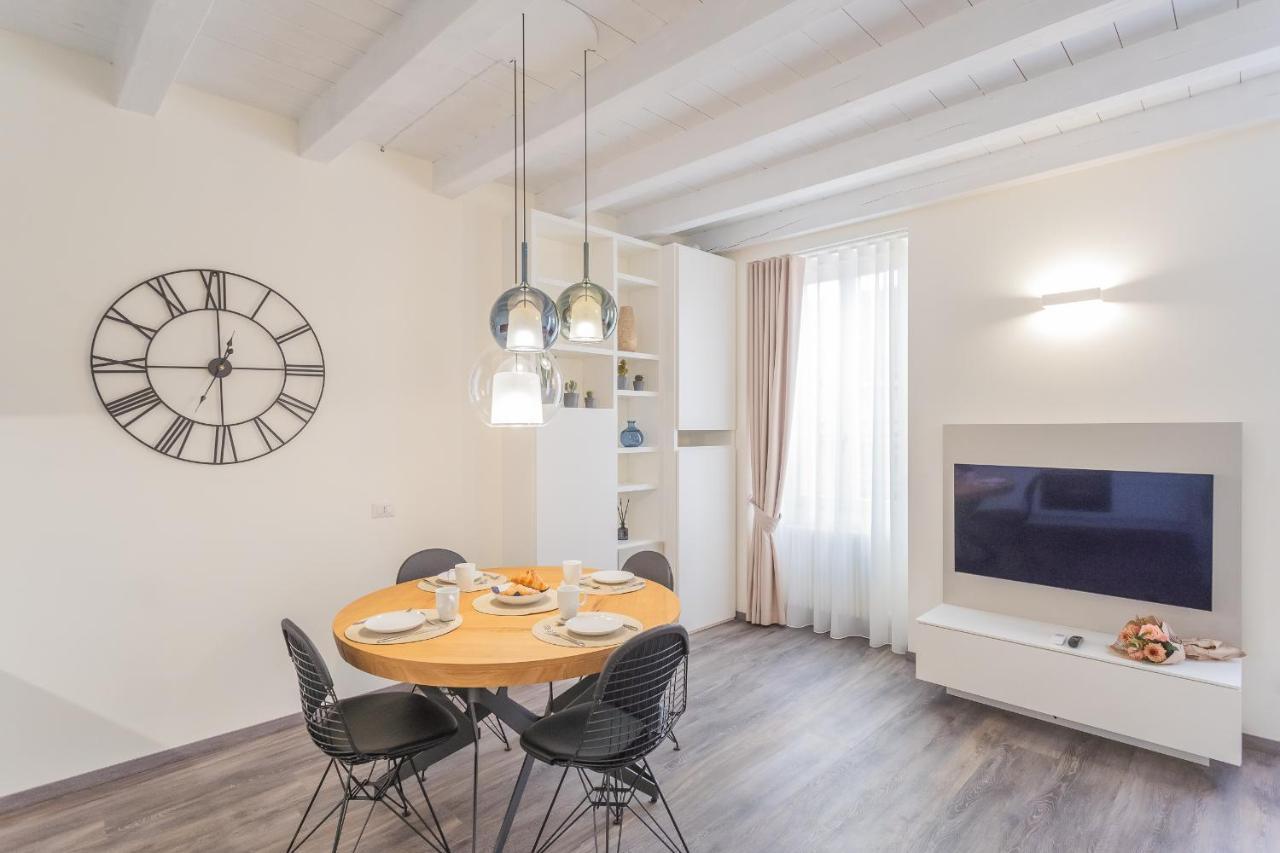 Modern & Stylish In By Rent Apartment Como