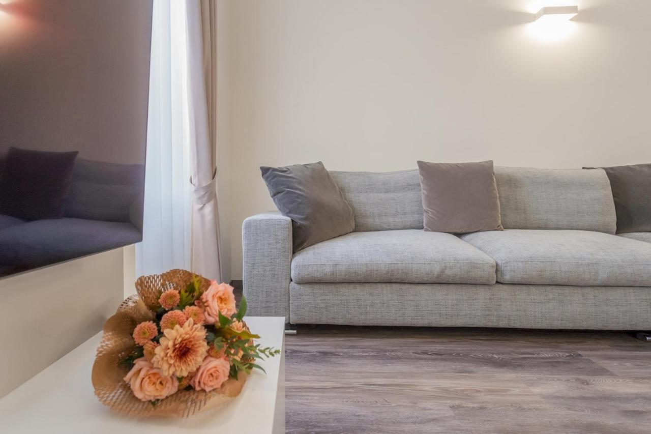 Apartment Modern & Stylish In By Rent Como