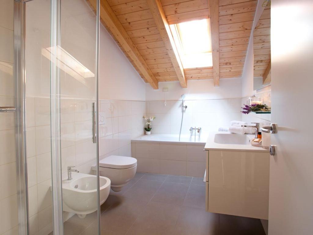 No 1-sleeps 10 By Italian